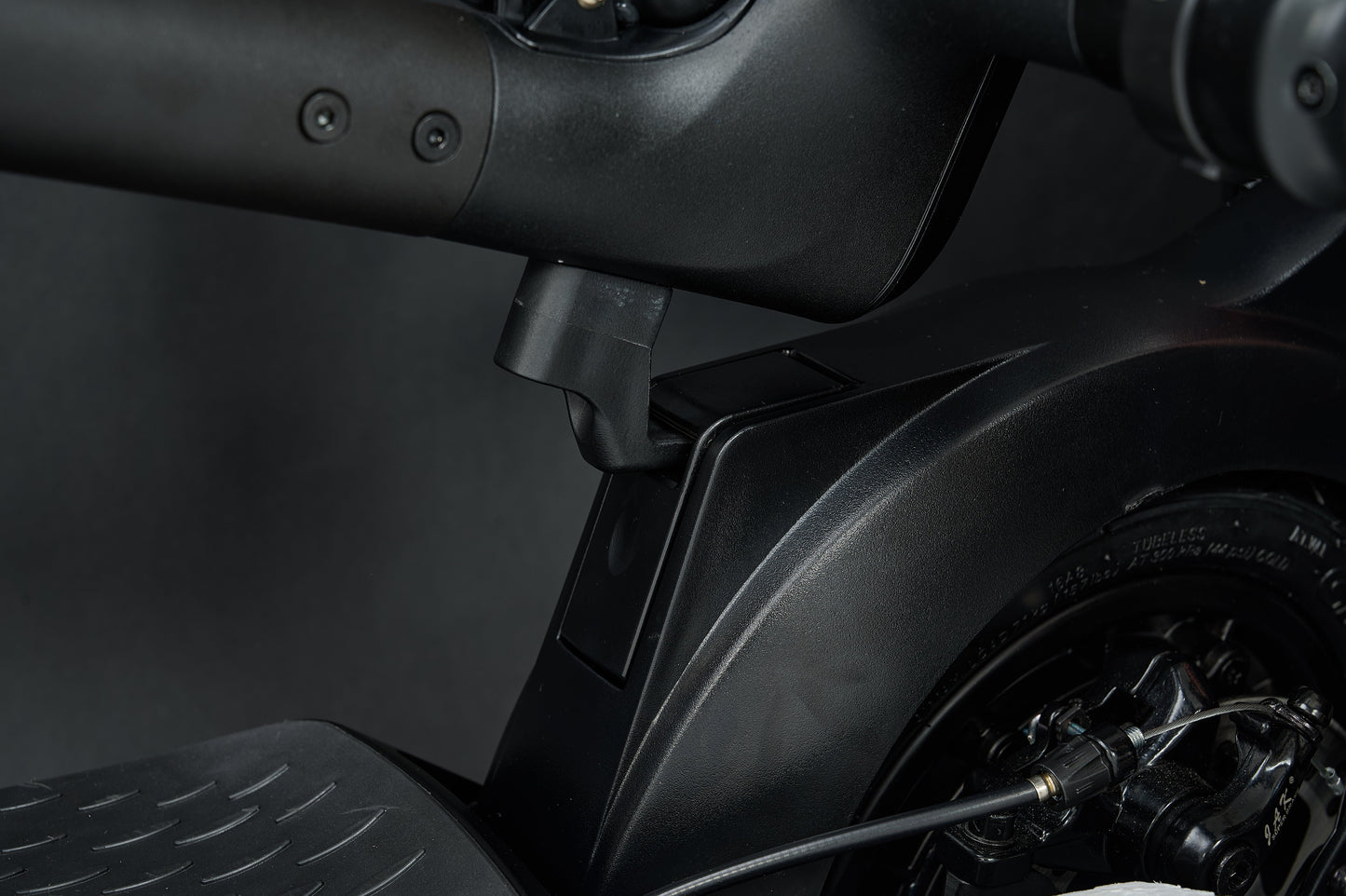 AINOHOT SAGA pro│電動キックボード