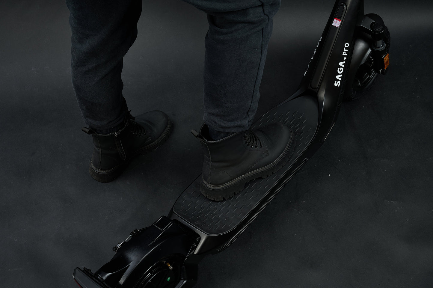 AINOHOT SAGA pro│電動キックボード